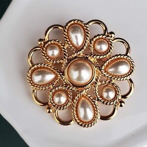 Vintage NAPIER  Faux Pearls Gold Tone Braided‎ Brooch Pin Signed 60's